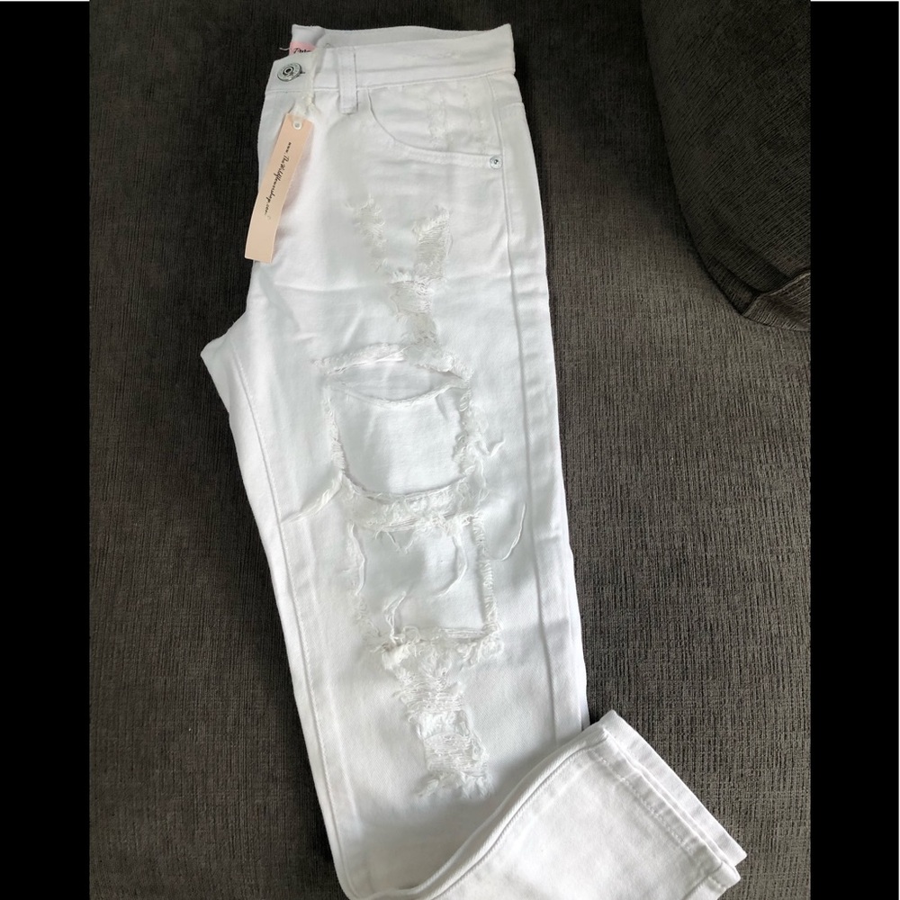 The wildflower shop Tara distressed boyfriend jean